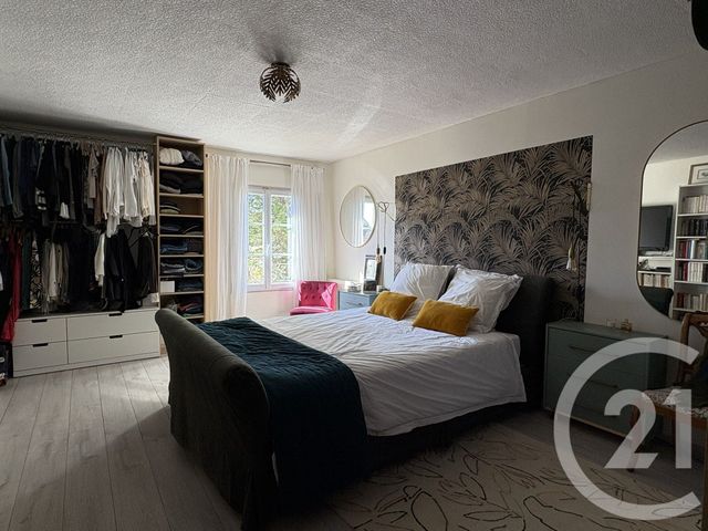 Afficher la photo en grand Maison à vendre - 12 pièces - 275 m2 - Guerard - 77 - ILE-DE-FRANCE