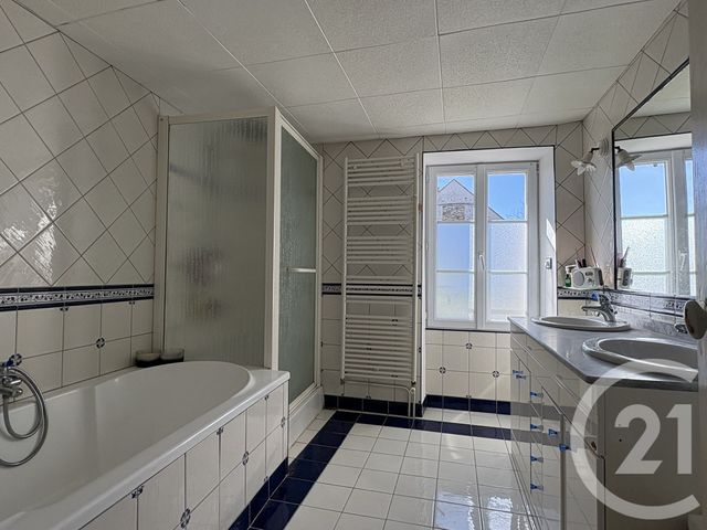 Afficher la photo en grand Maison à vendre - 12 pièces - 275 m2 - Guerard - 77 - ILE-DE-FRANCE