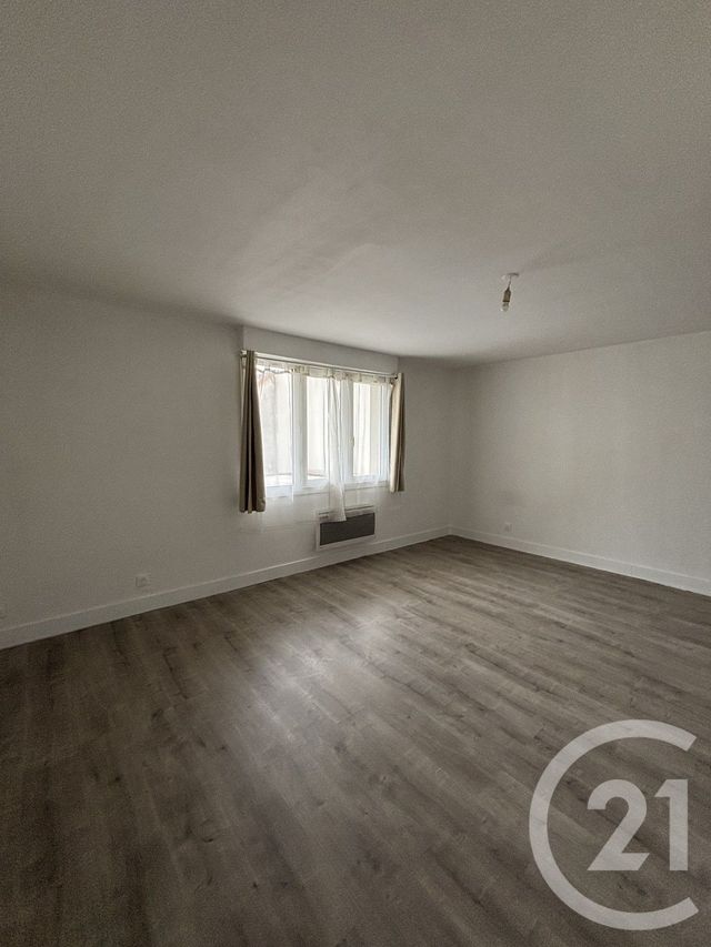 Appartement F1 &agrave; louer - 1 pi&egrave;ce - 30,40 m2 - Bouleurs - 77 - ILE-DE-FRANCE