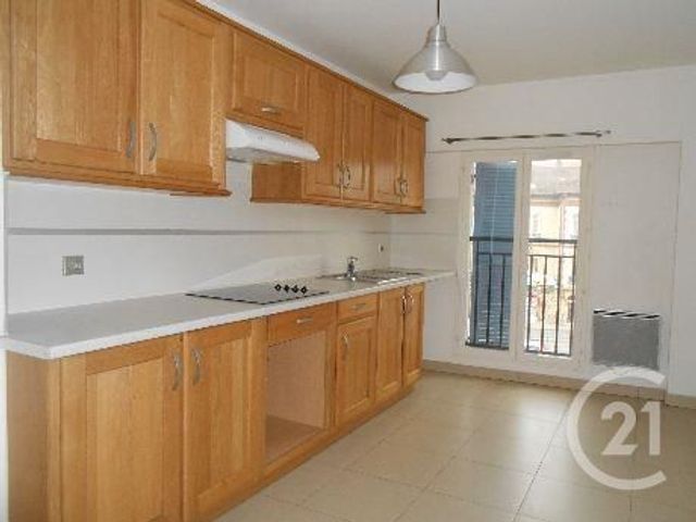 Afficher la photo en grand Appartement F3 à louer - 3 pièces - 90,45 m2 - Coulommiers - 77 - ILE-DE-FRANCE