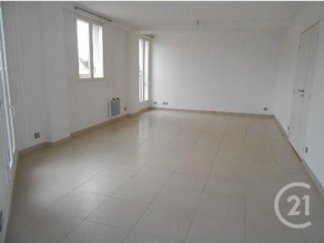 Afficher la photo en grand Appartement F3 à louer - 3 pièces - 90,45 m2 - Coulommiers - 77 - ILE-DE-FRANCE