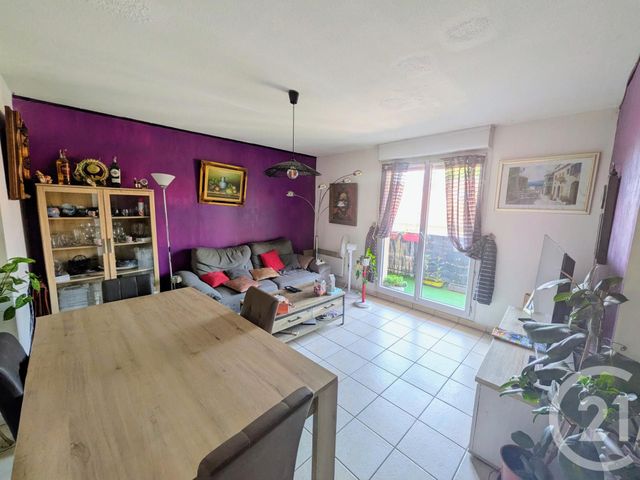 Appartement F3 à vendre - 3 pièces - 61 m2 - La Ferte Gaucher - 77 - ILE-DE-FRANCE