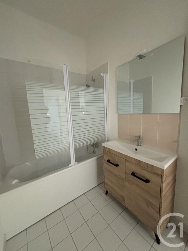 Appartement F3 à louer - 3 pièces - 72,84 m2 - Coulommiers - 77 - ILE-DE-FRANCE