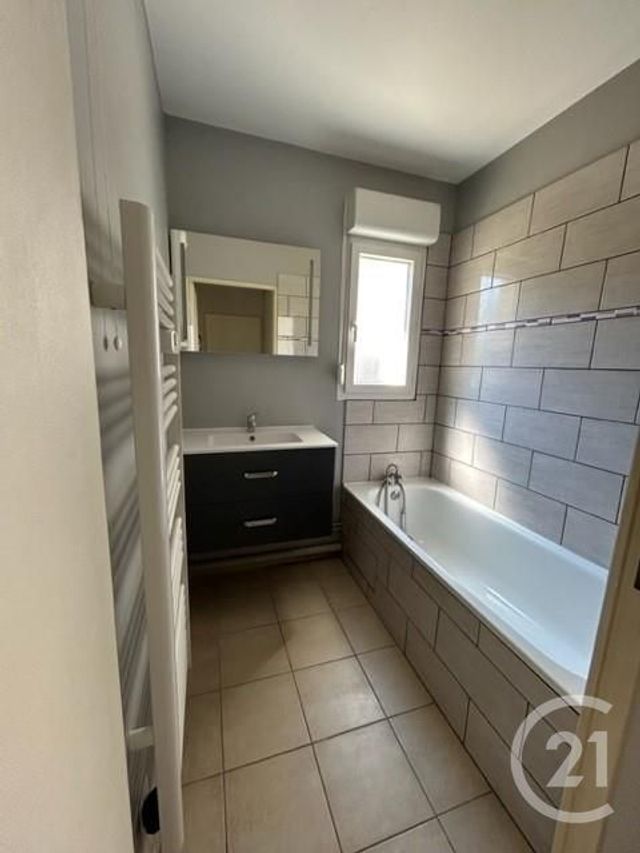 Appartement &agrave; louer - 3 pi&egrave;ces - 56,07 m2 - Coulommiers - 77 - ILE-DE-FRANCE