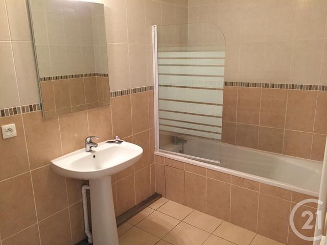 Appartement F3 &agrave; louer - 3 pi&egrave;ces - 81,21 m2 - Coulommiers - 77 - ILE-DE-FRANCE